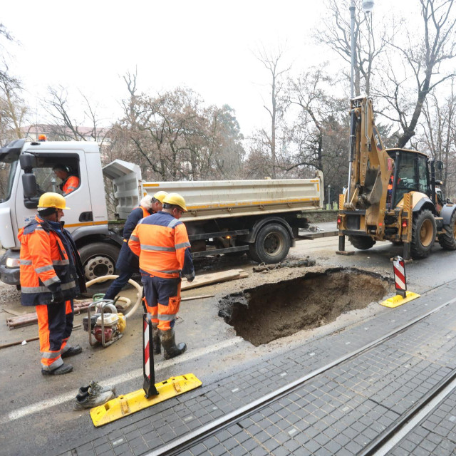 Ekipe Vodoopskrbe i odvodnje Zagrebačkog holdinga na licu mjesta
