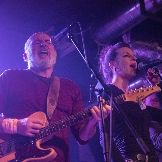 Na humanitarnom koncertu Humanitarka koji se održao u Tvornici kulture svirali su Gustafi i Bluzy Threesome
