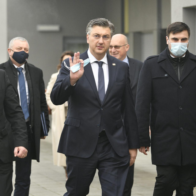 Premijer Andrej Plenković obišao je Petrinju godinu dana nakon razornog potresa 
