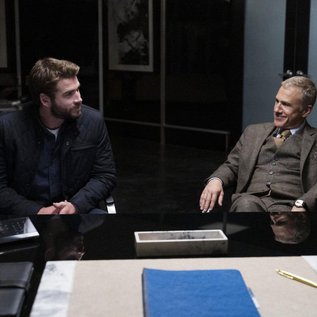 Liam Hemsworth i Christoph Waltz
