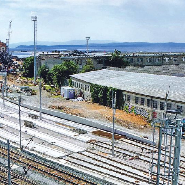 Na 37. mjestu liste je HŽ Infrastruktura (603,3 milijuna eura), a na 44. je Hrvatska agencija za malo gospodarstvo, inovacije i investicije HAMAG (549,2 milijuna eura)
