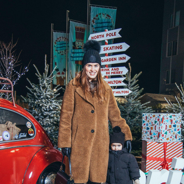 Anita Dujić Broadfoot i kći Lily
