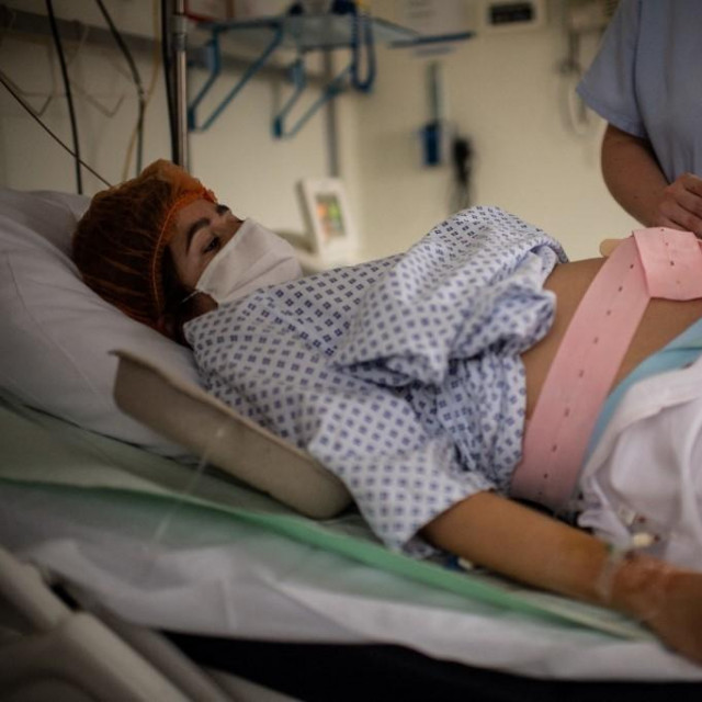 Trudnica u bolnici; ilustracija
