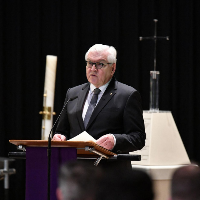 Njemački predsjednik Frank-Walter Steinmeier orden za zasluge SR Njemačke namjeravao je dodijeliti izraelskom povjesničaru Greifu, ali je odustao
