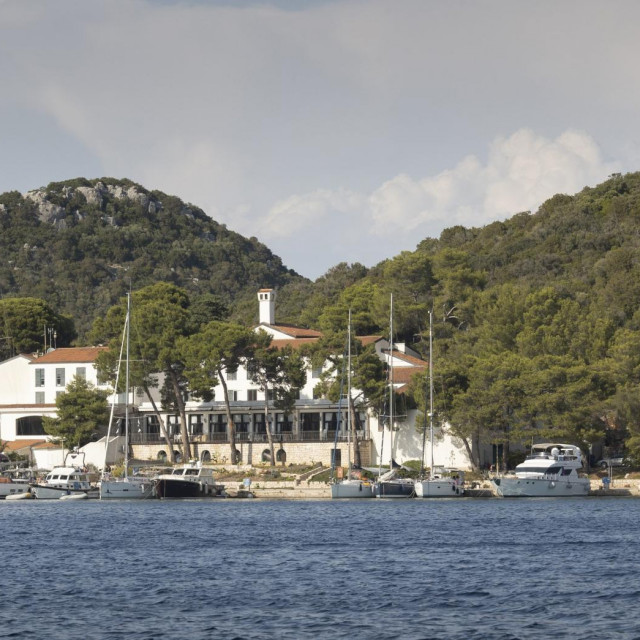 Pristanište ispred hotela Solitudo
