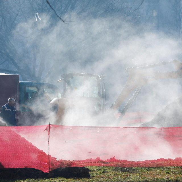 Puknuće vrelovoda u Prečkom
