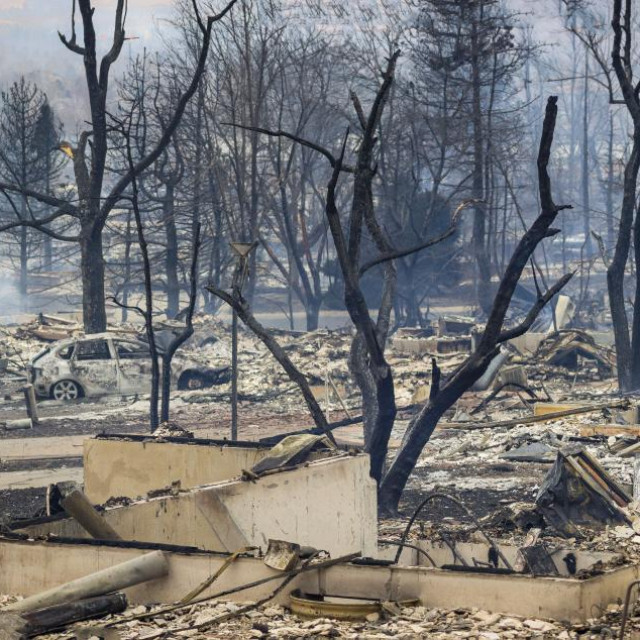 Prizor nakon požara u gradu Louisville, Colorado
