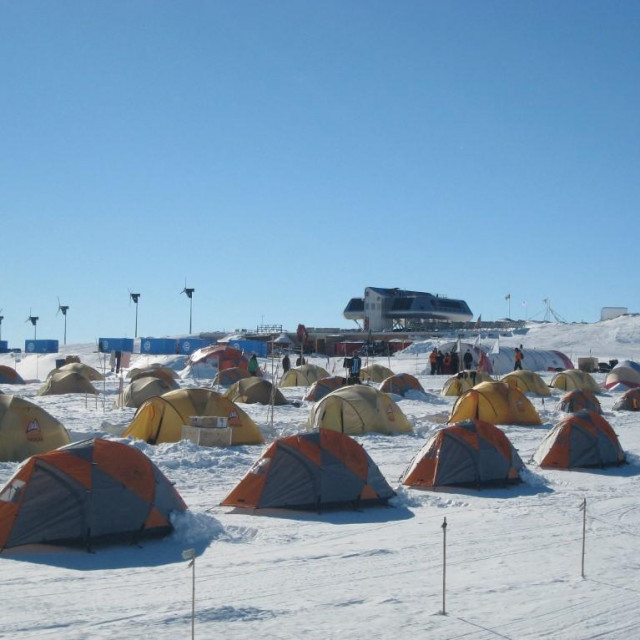 Selo u kojemu spavaju znanstvenici istraživačke stanice
