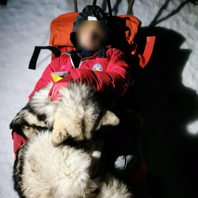 Spašeni muškarac i njegov pas
 
