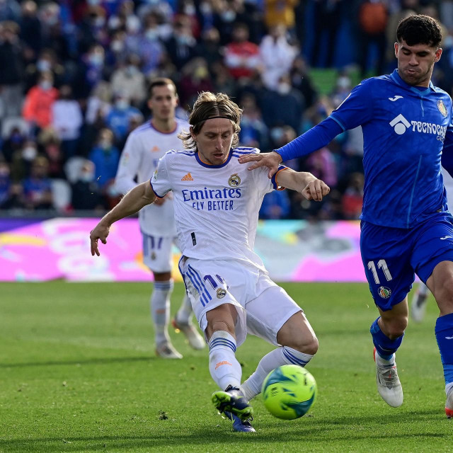 Luka Modrić (Real) i Carles Alena (Getafe)