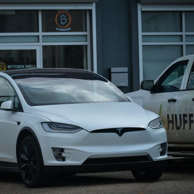 Tesla automobil
