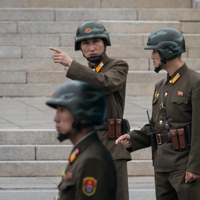 Ovaj prelazak dogodio se u vrijeme strogih restriktivnih mjera zbog koronavirusa u Sjevernoj Koreji. Ta je država potpuno zatvorila granice početkom 2020.
