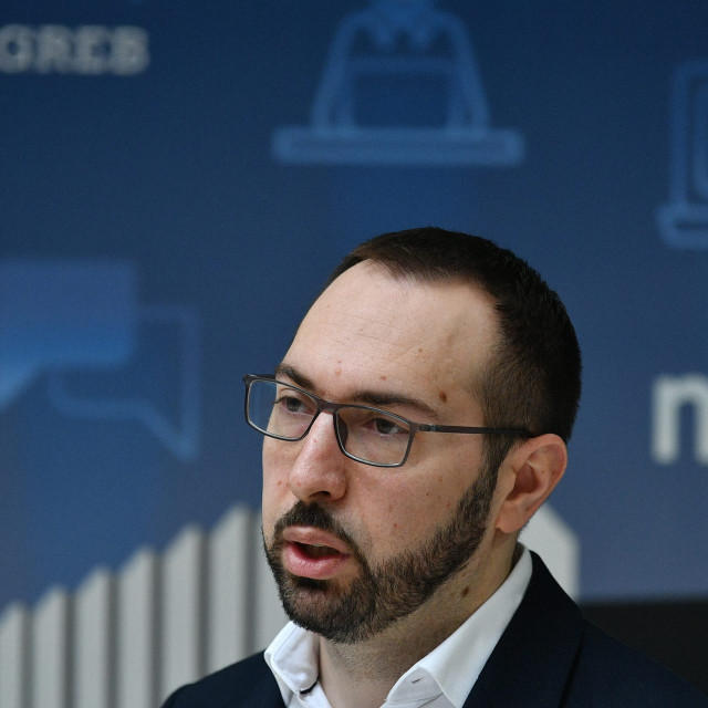 Gradolnacelnik Tomislav Tomašević održao je press konferenciju o otkazima u Holdingu.
