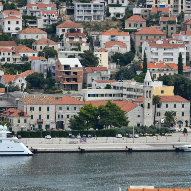 Dojučerašnji proizvodni pogoni okruženi su stambenim, javnim i crkvenim prostorima
