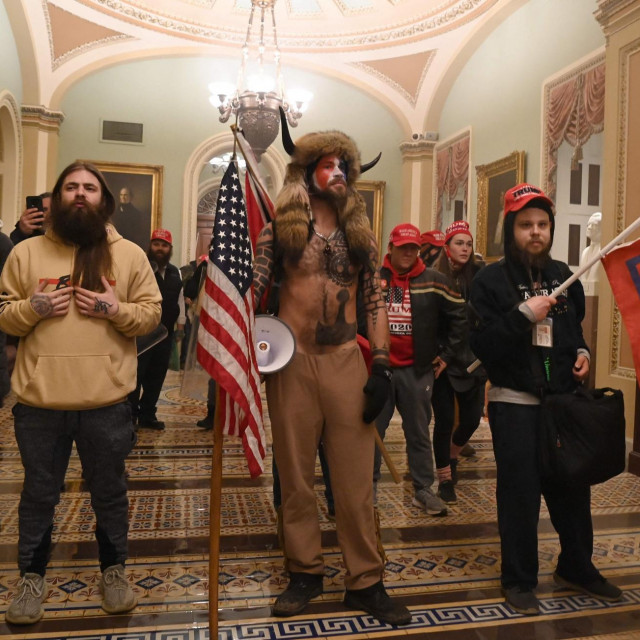 Pristaše bivšeg predsjednika SAD-a Donalda Trumpa 6. su siječnja 2021. godine jurnule na Kapitol
