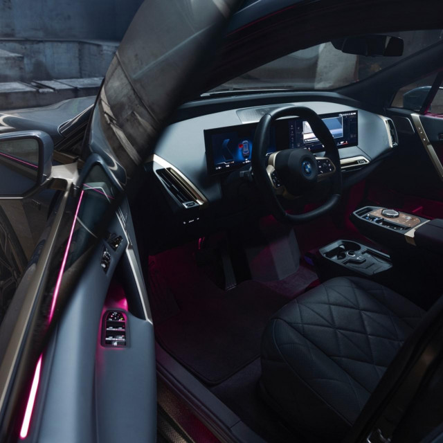 BMW ix M60
