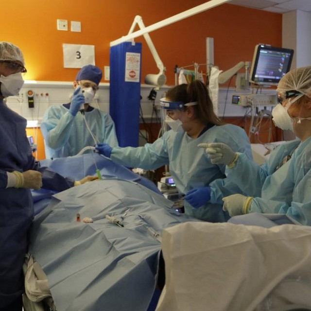 Britanska vlada je objavila da su bolnice prešle u 'ratno stanje' zbog nedostatka osoblja
