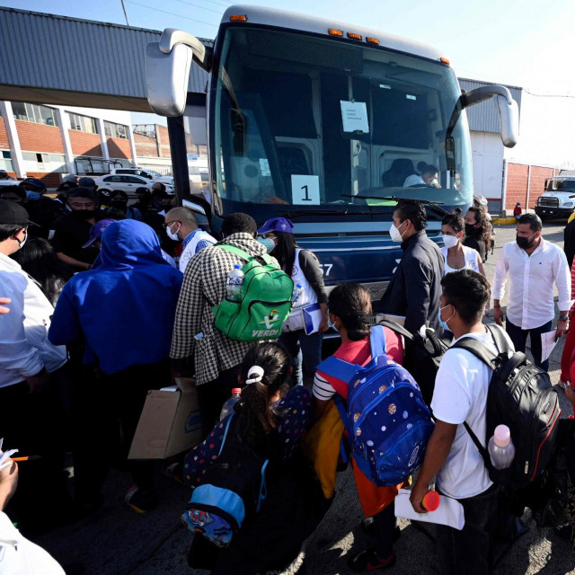 Dva migranta vraćena su u srijedu u Tijuanu, koja je preko puta Kalifornije, s budućim dogovorima na američkim sudovima
