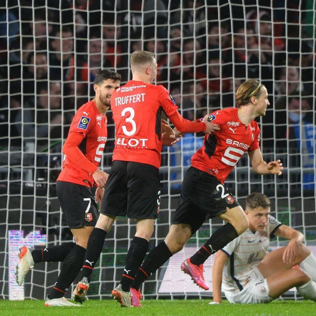 Lovro Majer u slavlju sa suigračima iz Rennesa
