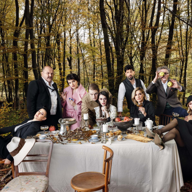 Fotografije: Mare Milin 

styling KATIJA ŠIMUNDIĆ
make-up SAŠA JOKOVIĆ
kosa IVAN PERVAN
scenografija i dekor EVENTASTIC
-
asistent fotografkinje FILIP MARČETA
asistent make-upa MARKO TOLIĆ

 
