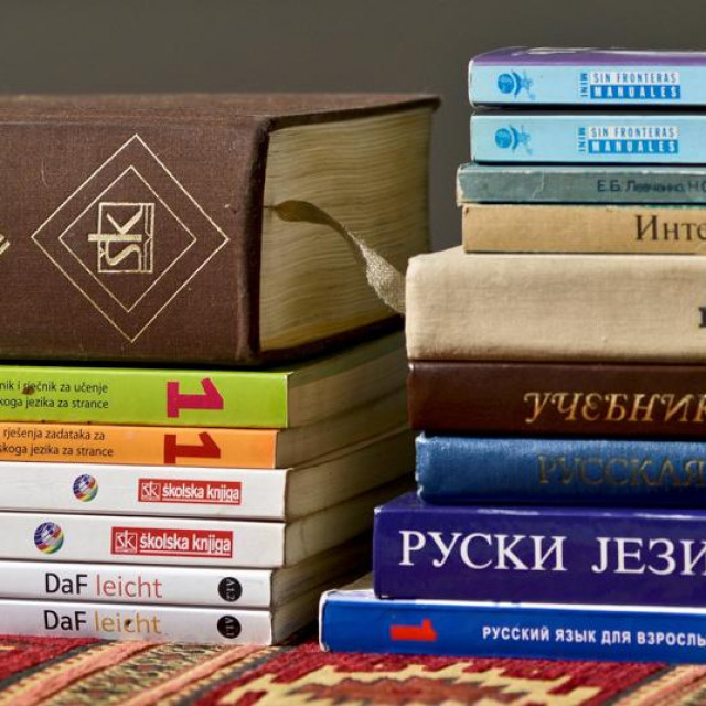 Kako bi ukazao na važnost zaštite lingvističke različitosti i ojačao prava ljudi iz jezičnih manjinskih zajednica, UNESCO je proglasio sljedećih deset godina (2022. - 2032.) desetljećem autohtonih jezika
