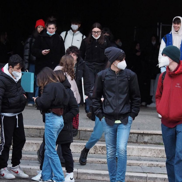 U ponedjeljak je ponovno počela školska nastava u većini od 20 regija nakon zimskih praznika
