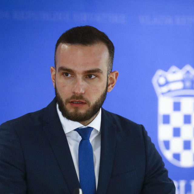 Ministar rada Josip Aladrović

