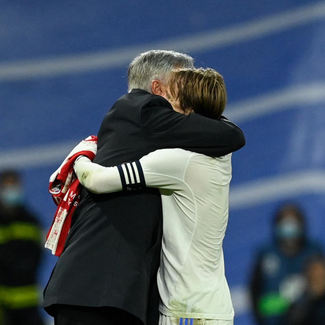Carlo Ancelotti je rekao kako će Luka Modrić do kraja karijere igrati za Real Madrid

