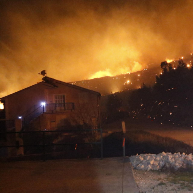 požar u Lokvi Rogoznici
