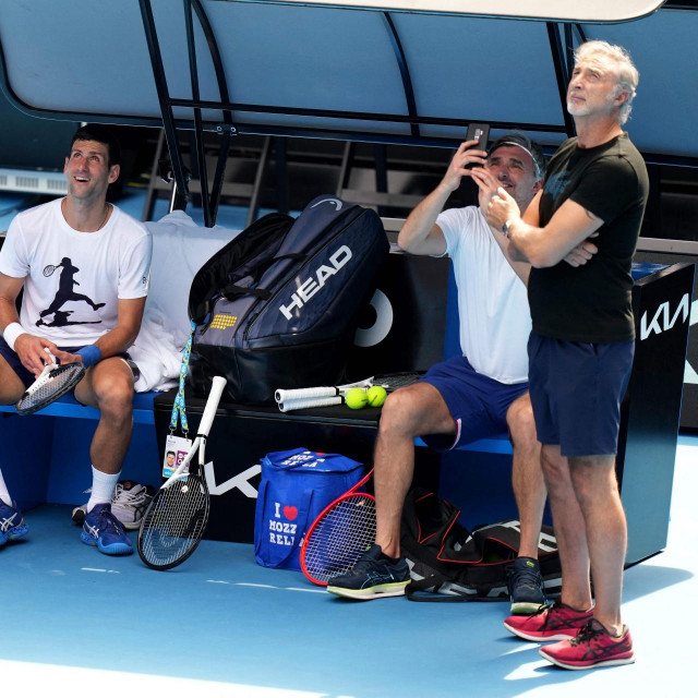 Novak Đoković, Goran Ivanišević i ekipa snimaju helikopter
