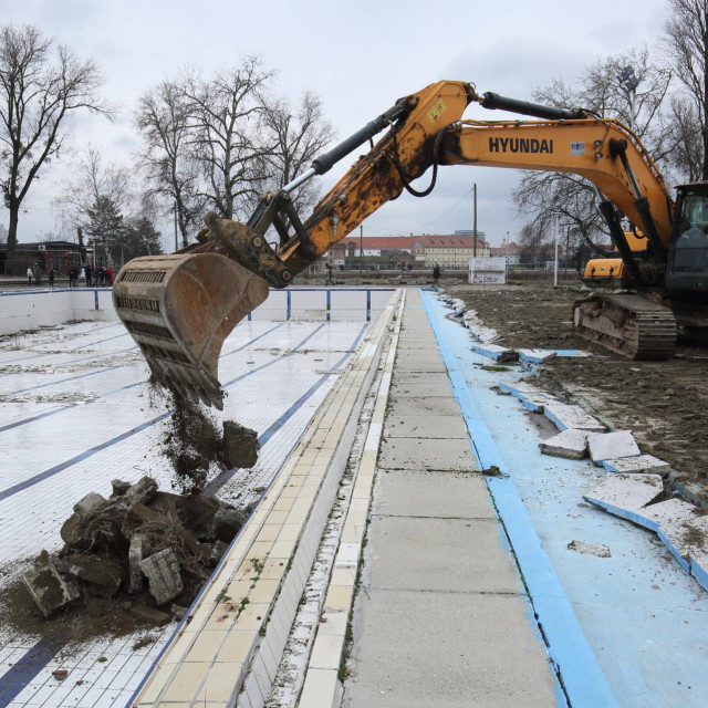 Radovi na obnovi olimpijskog bazena na Copacabani




 
