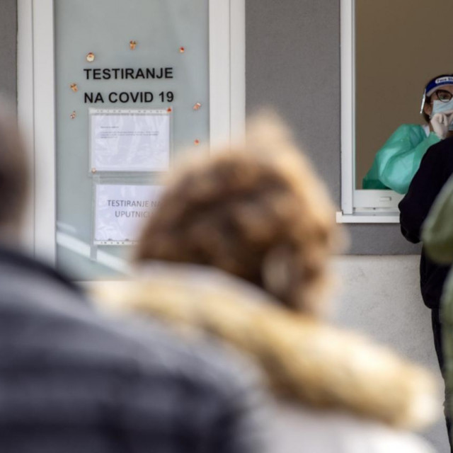 Gužva u redu za testiranje
