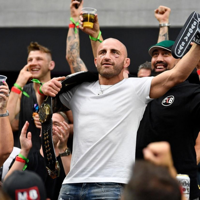Alexander Volkanovski

