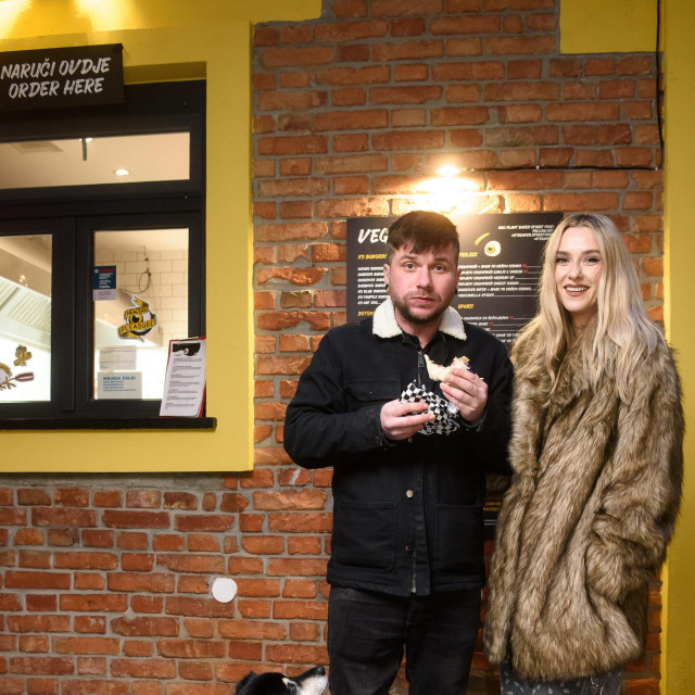 Voditelji Veganka, fast fooda koji sudjeluje u akciji
 
