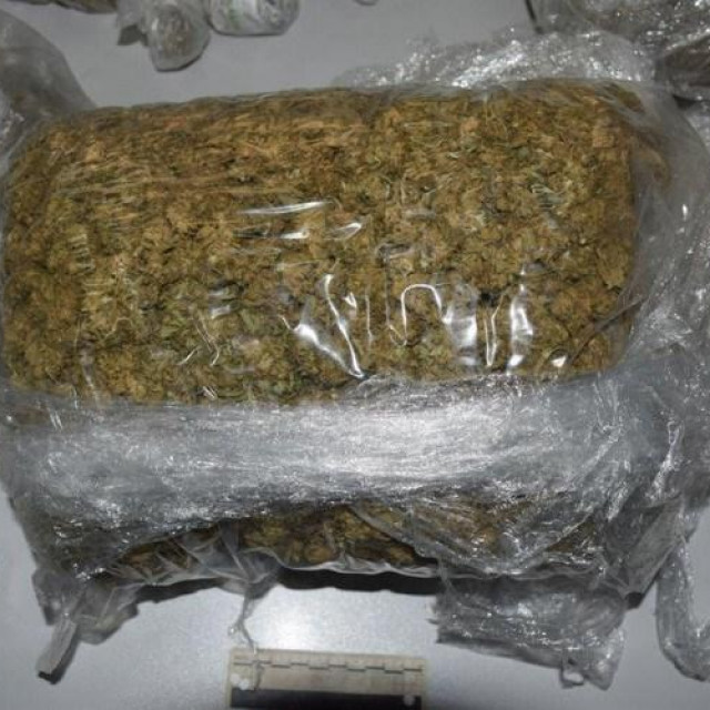 Paketi sa marihuanom
