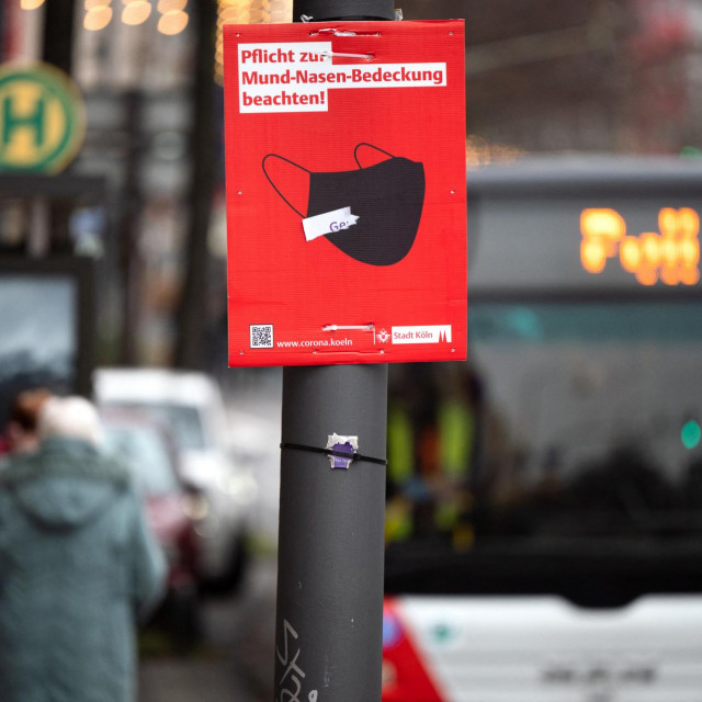 Znak koji upozorava na obvezno nošenje maske/Njemačka/Ilustracija
