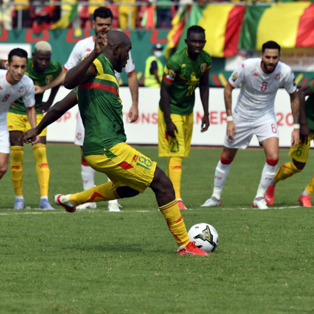 Ibrahim Kone zabija jedini gol na utakmici
