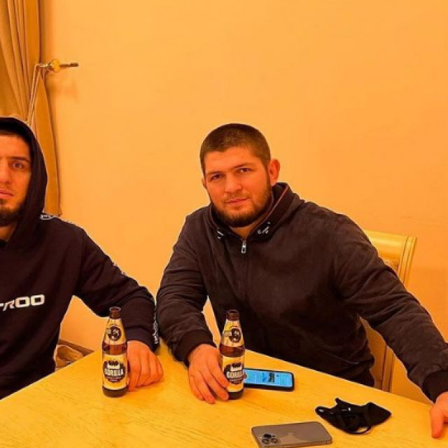 Islam Makhachev i Khabib Nurmagomedov
