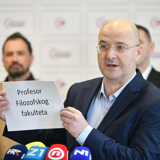  Mario Radić
