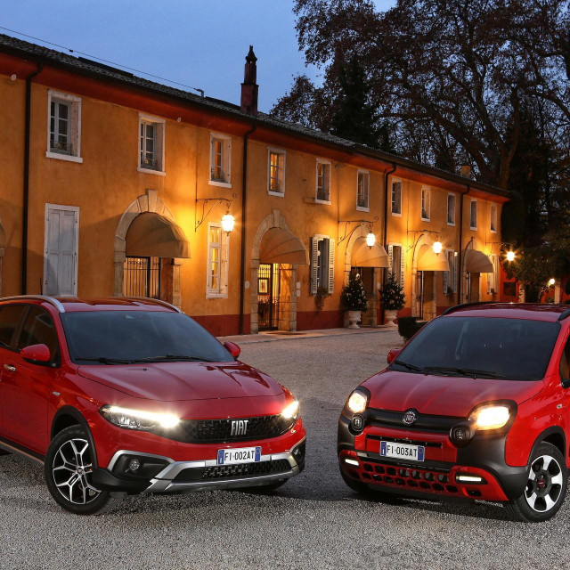 Fiat Tipo Cross SW RED i Panda RED
