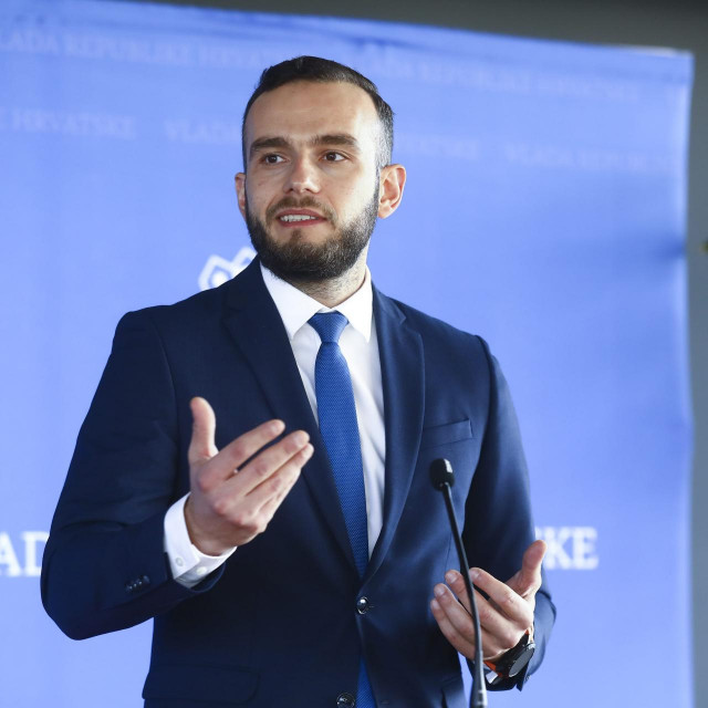 Ministar rada, mirovinskoga sustava, obitelji i socijalne politike Josip Aladrović
