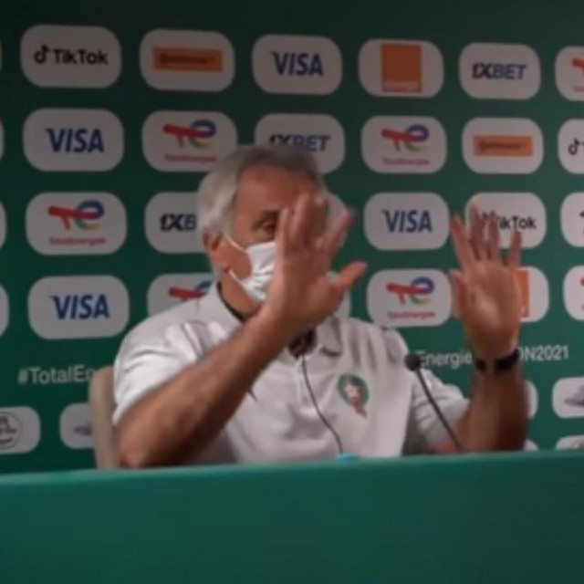 Vaha i Bono na presici
