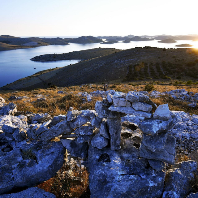 Pogled na Nacionalni park Kornati s vrha otoka.
