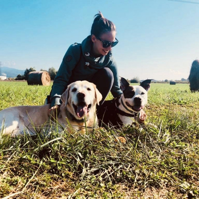 Bruna Brkić i njeni psi
 
