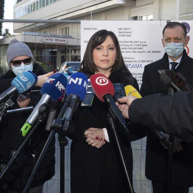 Ministrica regionalnog razvoja i fondova EU Nataša Tramišak i ravnatelj splitskog KBC-a dr. Julije Meštrović
