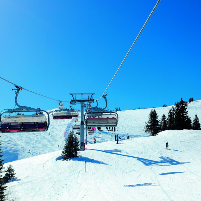 Snježne padine Jahorine, čiji je vrh Ogorjelica visok 1916 metara.
