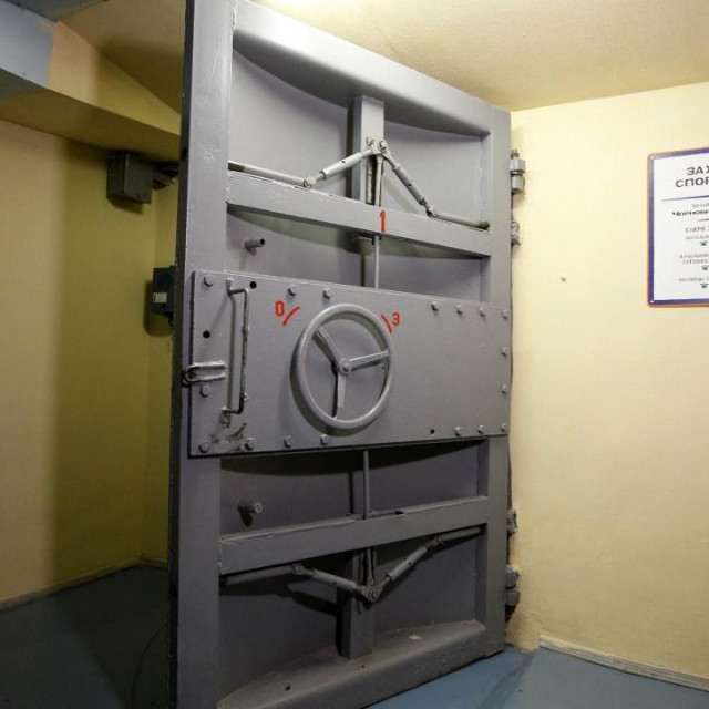 Ulaz u atomsko sklonište; ilustracija
