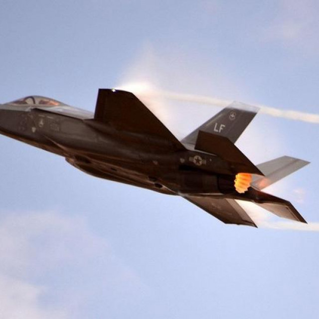 borbeni avion F-35 Lightning II
