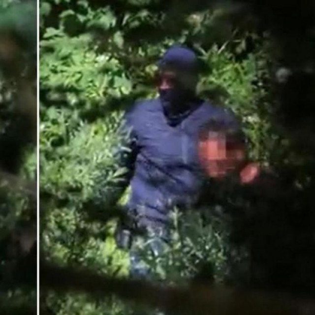 Interventni policajci snimljeni kako tuku migrante
