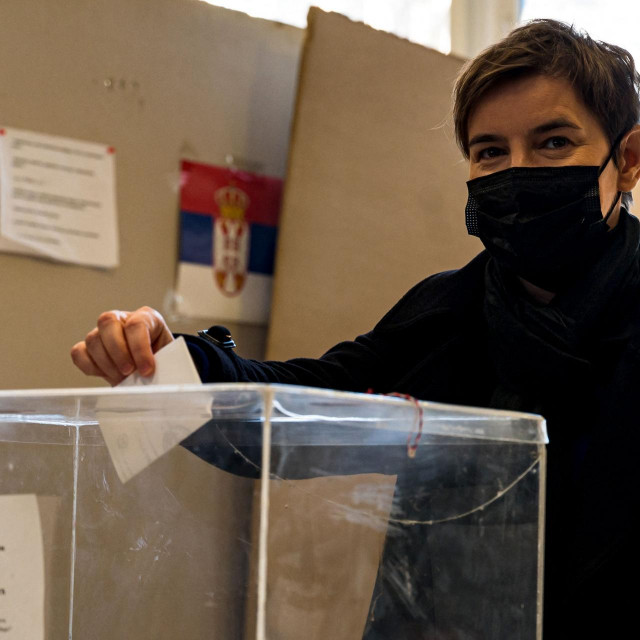 Premijerka Ana Brnabić glasa na referendumu

